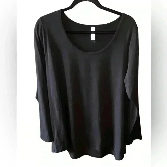Lularoe 3X long sleeve solid black Lynnae top. Scoop neck, hi-lo hem.‎ NWT - Picture 1 of 4